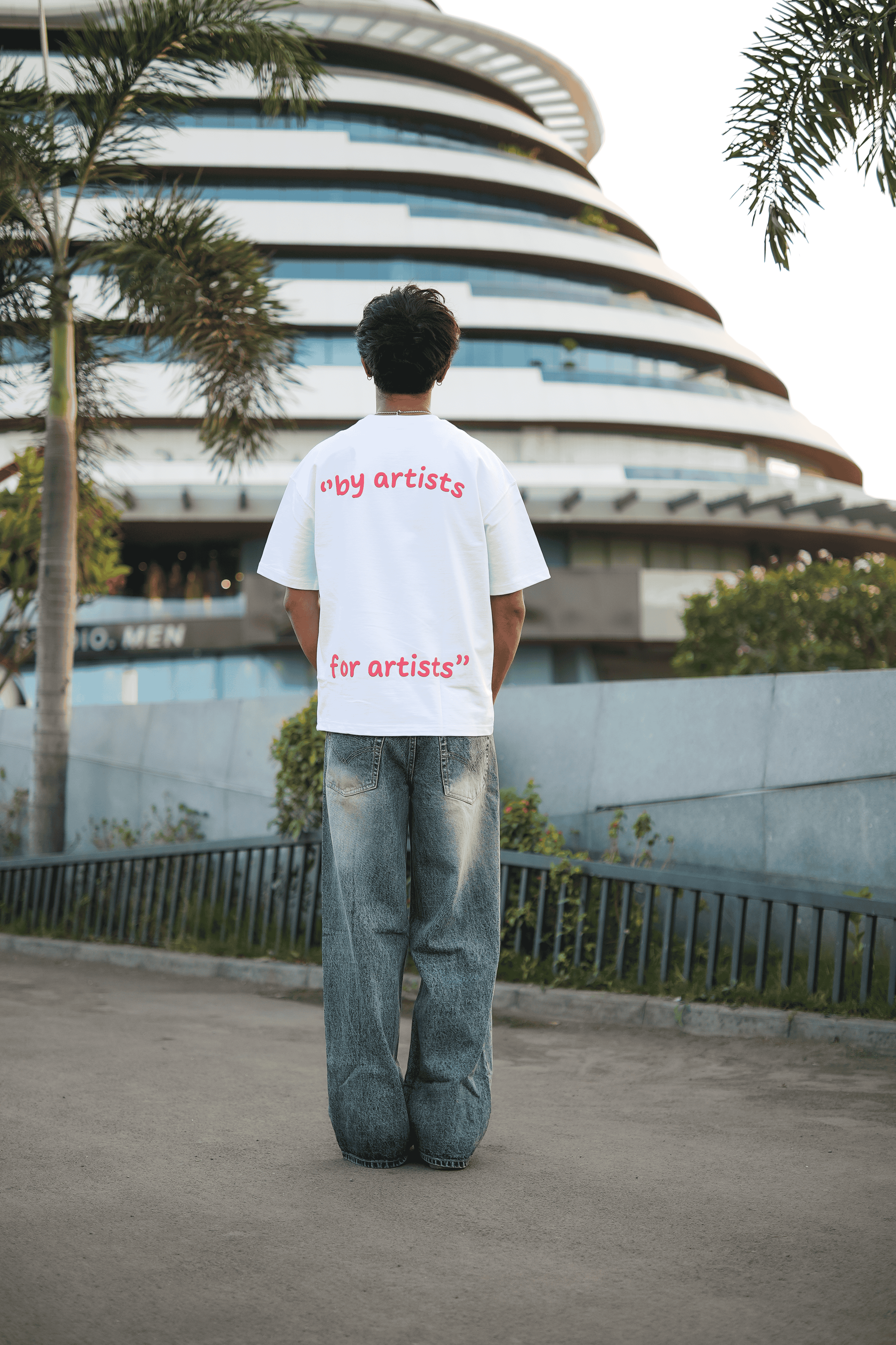 DEAZY Art Core Tee — White Minimal Graphic